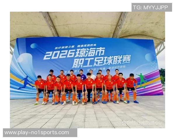 第一次亲历现场足球比赛的激动与感动让我对这项运动有了全新的理解与热爱