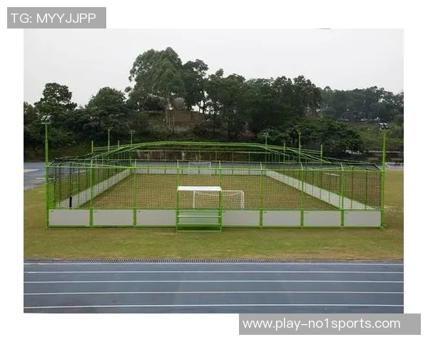 足球场包塑围网的优势与应用解析助力体育场馆安全管理